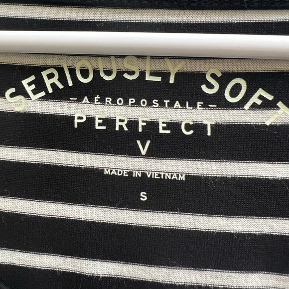 Aeropostale Women’s Seriously Soft Black & White Striped Long Sleeve T-shirt - Picture 4 of 7